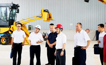 韋周凡到柳工農機公司調研時指出　抓住重大機遇 積極開拓市場