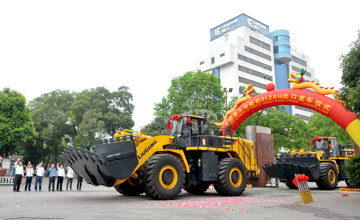 中國最大裝載機(jī)CLG8128H出口蒙古　大國重器彰顯柳工實力