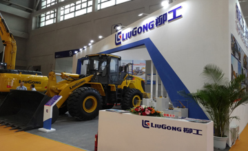 柳工在“渝洽會”上展風(fēng)采