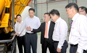 柳工4GQ-180甘蔗收獲機(jī)正式發(fā)布：柳工“利器”助力中國“甜蜜的事業(yè)”