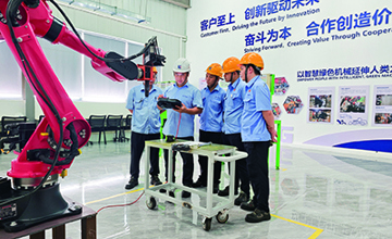 柳工裝載機裝配技能工作室揭牌 深耕高技能人才培養與智能制造