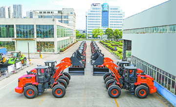 【圖說新聞】柳工設(shè)備批量交付森林消防工程能力提升項(xiàng)目