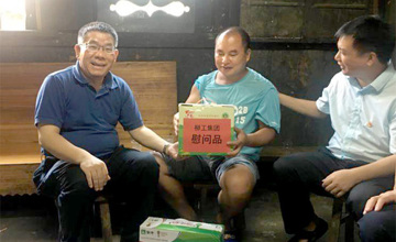 曾光安在定點扶貧村調研時指出:立足產業扶貧 著力提高村集體收入