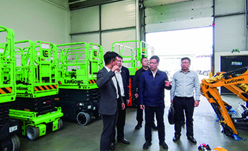 自治區副主席、柳州市委書記譚丕創走訪柳工英國公司