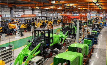 柳工裝載機智能工廠獲評2025年度國家級綠色工廠